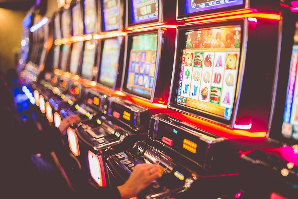 Комиссия по азартным играм выдала лицензии на установку игровых автоматов в 7 гостиницах « Новости | Мобильная версия | Бизнес.Цензор.НЕТ